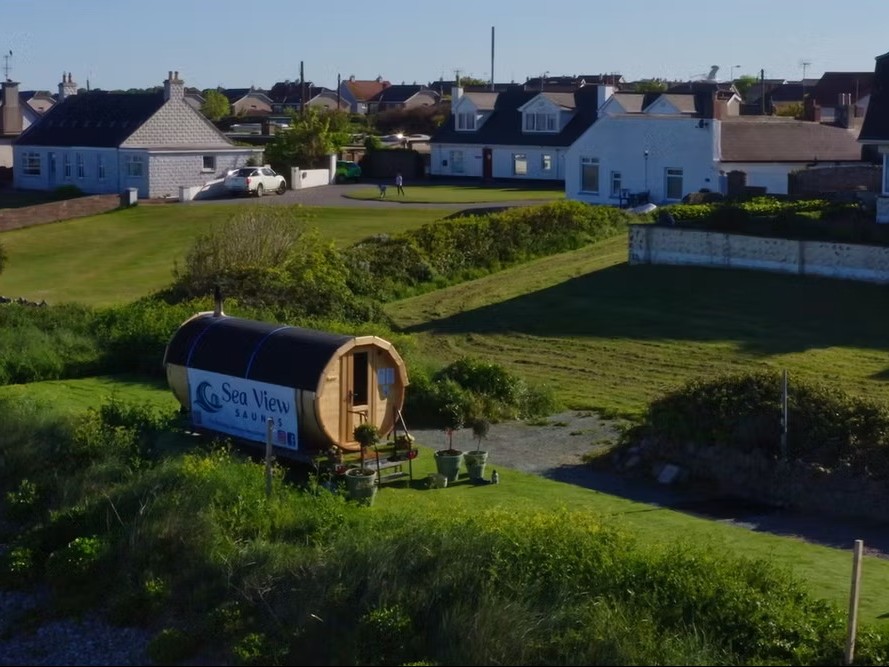 DiscoverBoyneV's tweet photo. ☀️ Hot day? Even better. 🌊🔥

At Sea View Sauna in Bettystown, you can soak up the warmth of the sauna before cooling off with an energising cold plunge or a dip in the Irish Sea.  

Find out more here: https://t.co/QDFjJirG5L https://t.co/jpc54JON1y