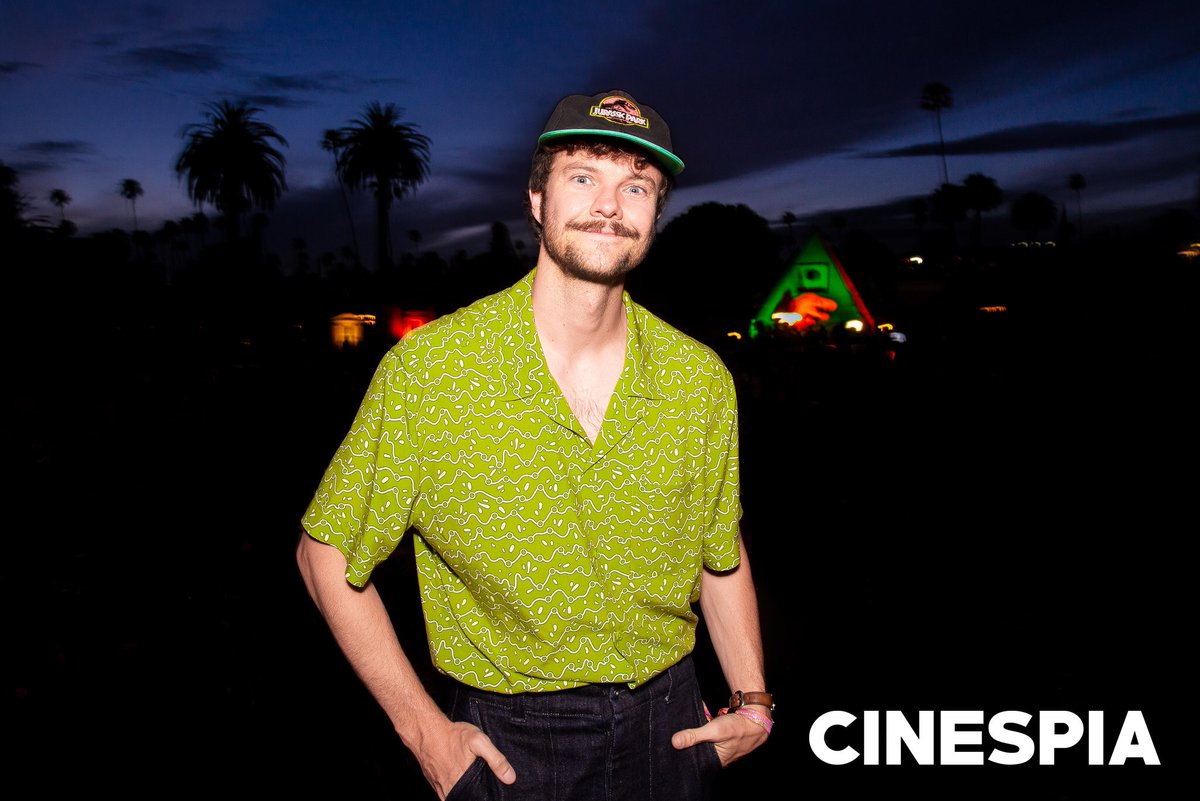 Bestofquaid's tweet photo. Jack Quaid photographed at the Cinespia screening of Jurassic Park https://t.co/6yuUAOAcxp