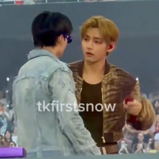 sugurukoo's tweet photo. this sequence giving me diabetes. tae pulling the cutest puppy eyes and complaining in a pout while Jungkook looks ready to fight for his baby 😭 https://t.co/R6FY5BECii