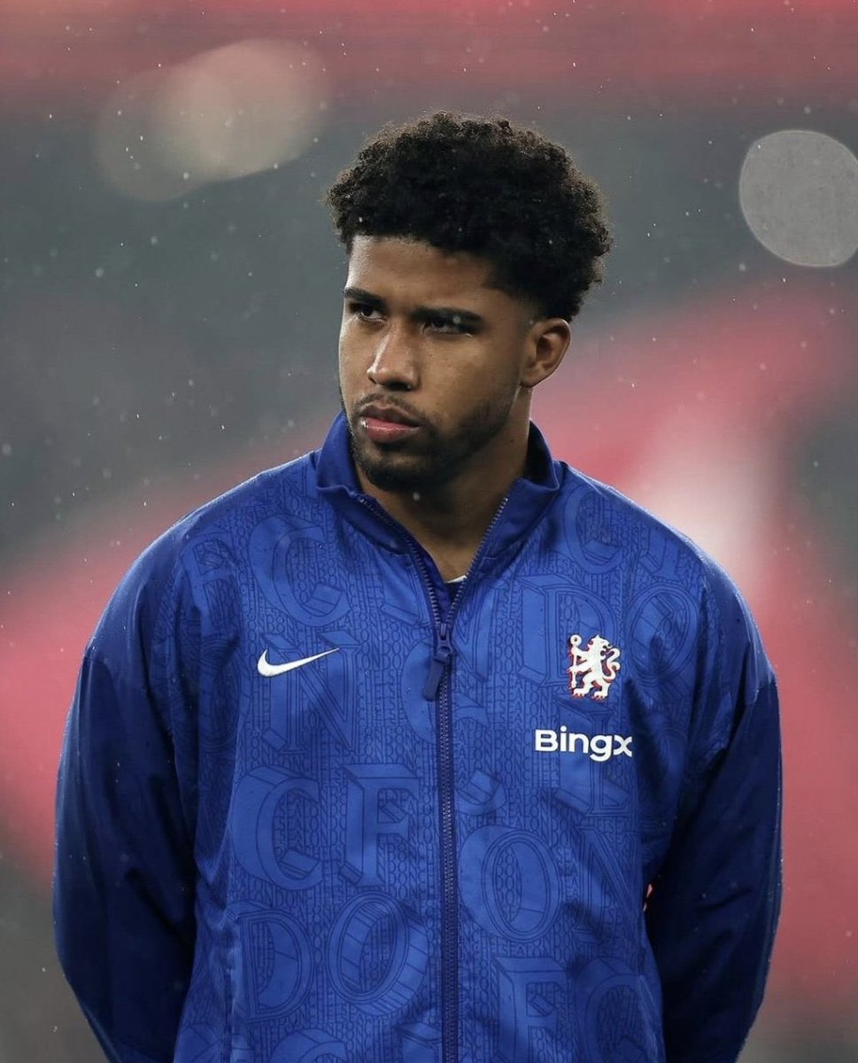 MR_OLA22's tweet photo. 🚨🇧🇷 BREAKING: Man United have reached an agreement with Chelsea to sign Andrey Santos. United will pay a fee worth £48m plus £2m in easily achievable bonuses, with Chelsea set to retain a 10% sell-on clause for the midfielder. Congratulations ManUtd

(@David_Ornstein) #CFC https://t.co/jY4xQhfYWi