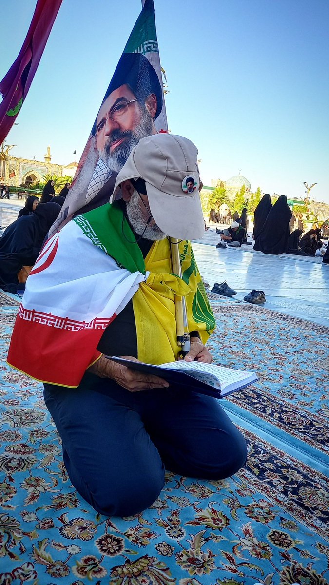 lyt489's tweet photo. وفاداری به روایت تصویر:
:)✊🏻❤️‍🩹
#باید_برخاست
#بدرقه_سید_خراسانی https://t.co/WaQYZWo60k