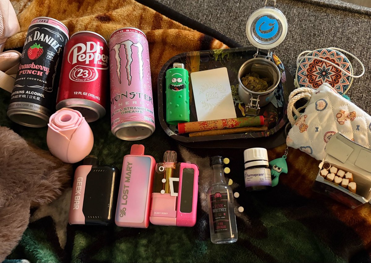 breakingbenzos's tweet photo. Something tells me I won’t rmbr today #drugtwt https://t.co/onWUP7QHXm