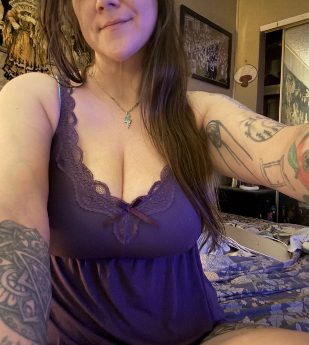 MeanMolly111's tweet photo. I love that even though I’ve lost My 12,000 follower account, and most of My subs can’t even find Me right now, they’re still sending birthday gifts for My special day. 

My greed forever transcends. https://t.co/PkoTbtFqhC