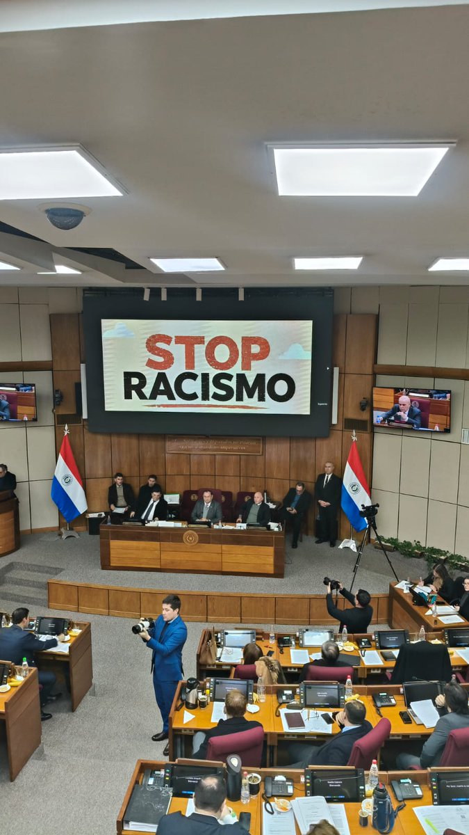 RocioPereira's tweet photo. STOP RACISMO pero... https://t.co/1IofxQaVOA