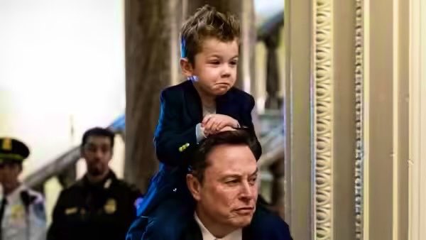 ElonMuskPD211's tweet photo. The greatest gift a parent can give a child is education, discipline, and the ability to stand on their own . https://t.co/y9DjAG3TMb