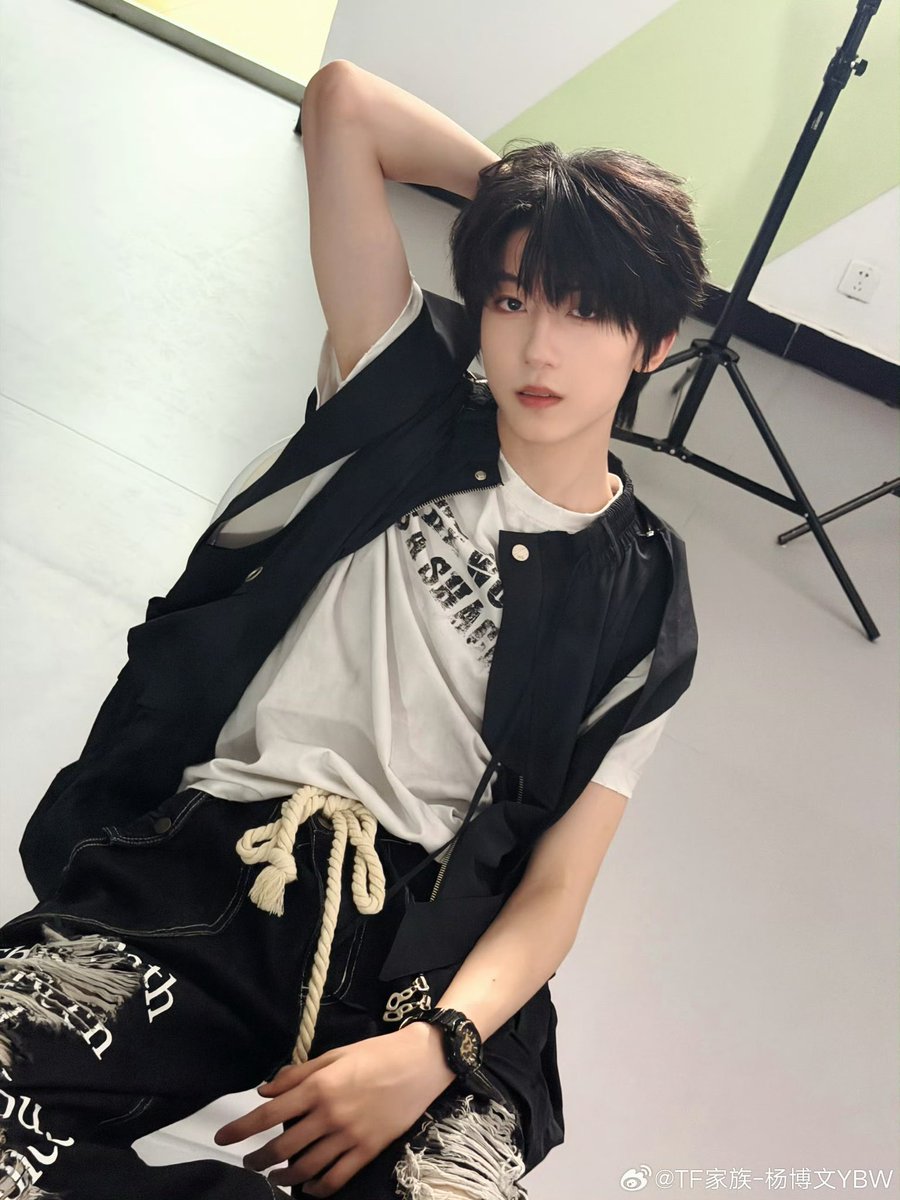 tonightlikefish's tweet photo. 杨博文把手放在绳子末端 轻轻一拉解开蝴蝶结 几把弹出来塞我嘴里 被他按着头口的时候还用这根绳子勒住了我的脖子🥵 https://t.co/yVcN2erJ7g