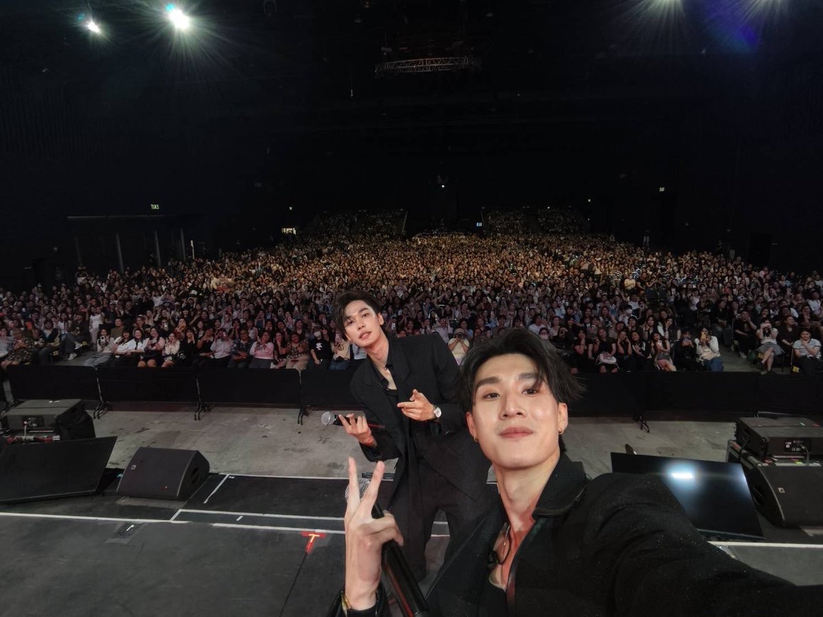 dewjsru's tweet photo. Thank you so much to everyone who came today and to those watching from home. I'm so happy! Thank you to everyone who did the projects and sent gifts. I hope to see you all again soon! https://t.co/VXteRkZdK1
