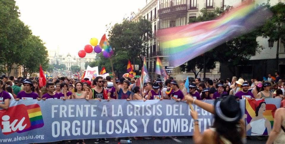 ALEASIU's tweet photo. Estábamos cuando defender la igualdad tenía un coste y seguiremos estando frente a quienes quieren devolvernos al armario, recortar derechos y sembrar odio.
Ni un paso atrás. 🌈✊ https://t.co/KWHZzEUgqC