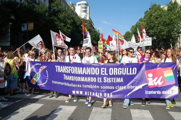 ALEASIU's tweet photo. Estábamos cuando defender la igualdad tenía un coste y seguiremos estando frente a quienes quieren devolvernos al armario, recortar derechos y sembrar odio.
Ni un paso atrás. 🌈✊ https://t.co/KWHZzEUgqC