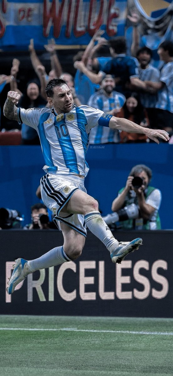 AS10OM's tweet photo. ⁴ᵏ Lionel Messi ᴘʀɪᴄᴇʟᴇꜱꜱ ᴳᴼᴬᵀ 🇦🇷🐐✨ https://t.co/FZAhq5P9NO