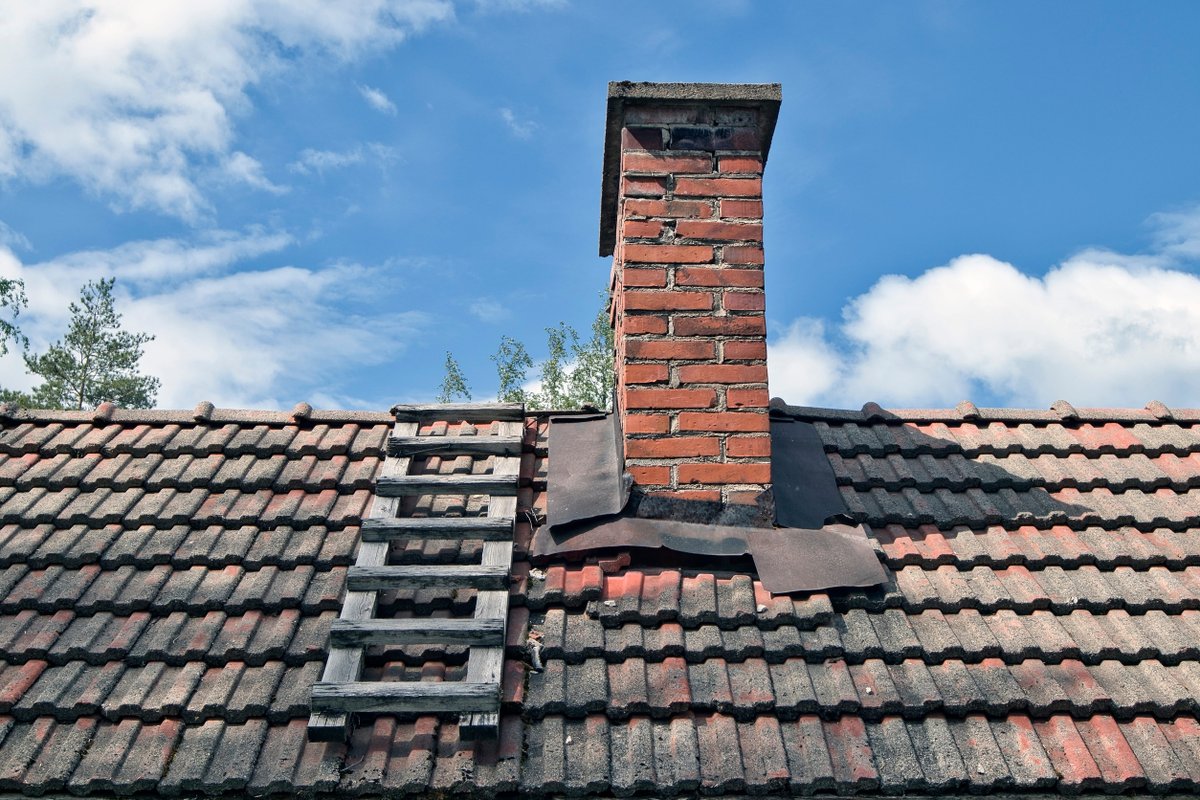 GoodrichChim's tweet photo. Noticed a smoky smell, crumbling brick, or water stains around your chimney? Small warning signs can point to bigger issues.

Catching them early matters.

📞 (303) 233-1307
🌐 https://t.co/QH4TRo9ZbD

#goodrichchimney #chimneyrepair #homesafety #homecare https://t.co/n7n8W5q9ug