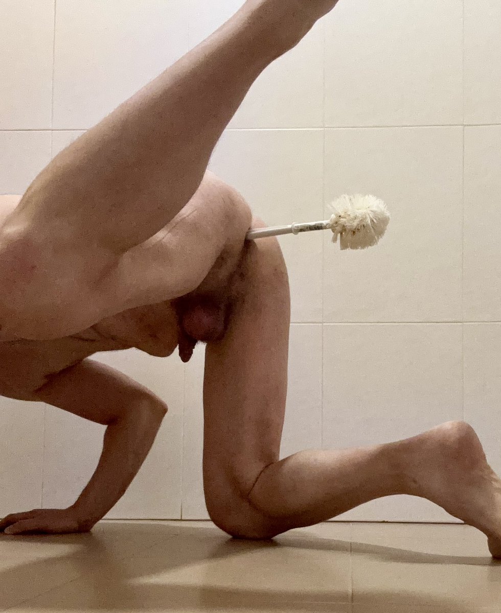 SumiluxSlave's tweet photo. Entrenando el culo en los baños públicos 😜 #smalldick #smallpenis #uncut #nub #micropenis #microdick #slave #sissy https://t.co/S1B8a02qU5