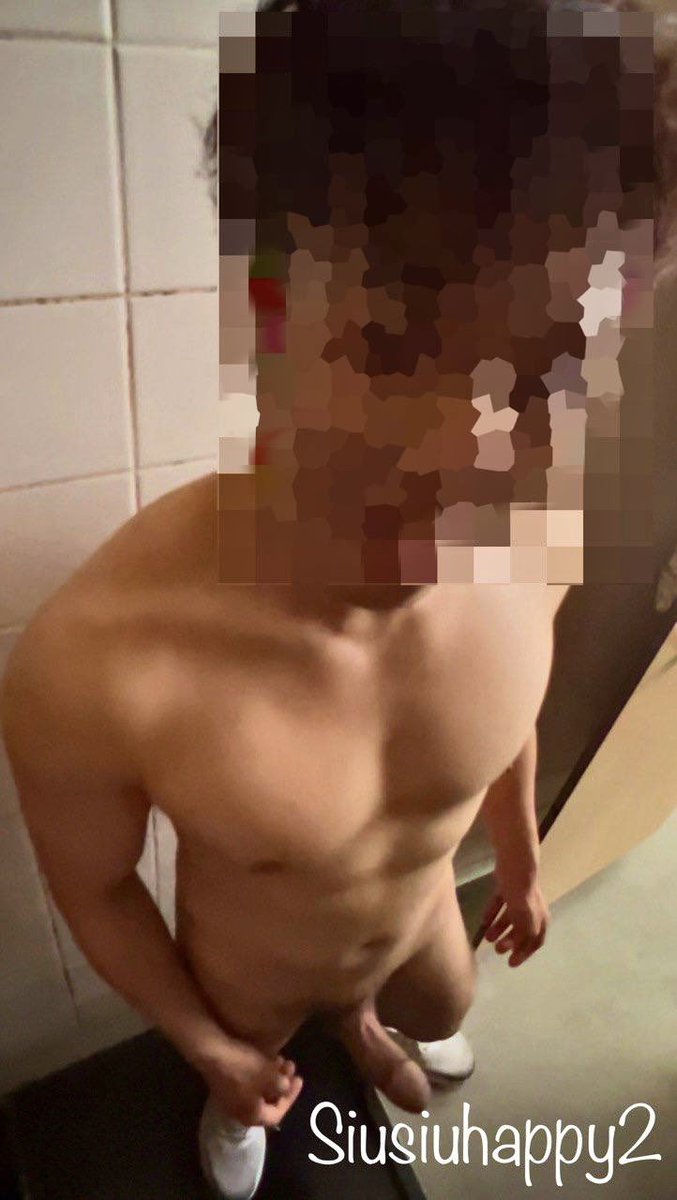 siusiuhappy2's tweet photo. 今次再約結實大隻0仔做主角😈

本身都約左個frd一齊玩佢😏

點知太淫開埋門比人加入😝

主角跪響度比3條J圍😳

之後就硬住咁比我同frd輪流抽插😬

最尾大家都射左唔少精💦

同埋主角話仲想要比我尿尿😛

@sluttysssss 
@6PunCatchChung https://t.co/KKS9kQdT26