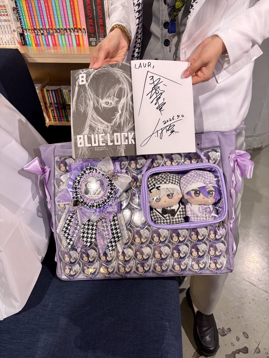 RJsDadSeokjin's tweet photo. i had the chance to attend knsr and nmr’s blue lock panel at ax and autograph session at kodansha house (and represent our love for nagi and reo), an absolute dream come true 😭 sharing my notes in this thread! 🤍💜 https://t.co/tBRrHxdLY2