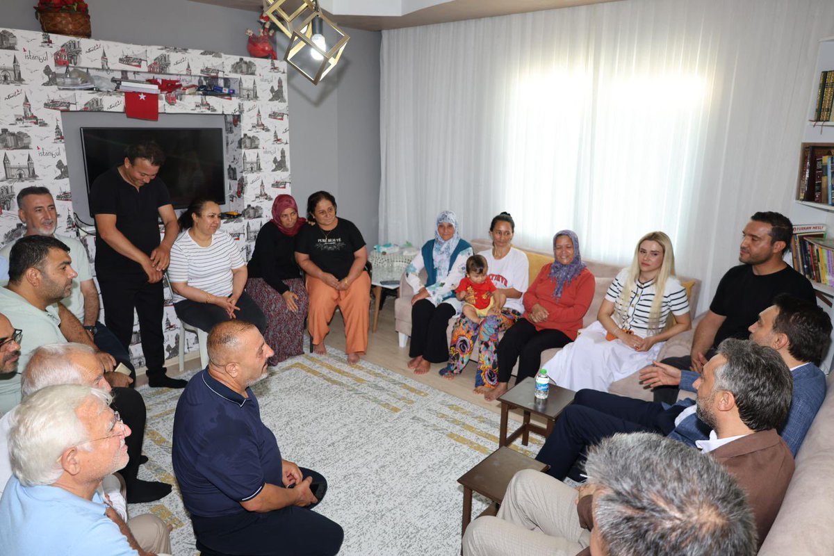 AdemAldemir33's tweet photo. 📍 Batıkent Mahallesi | Yenişehir 

✅ Üye Ziyareti

İl Yönetim Kurulu Üyelerimiz, Yenişehir İlçe Başkanımız Sayın Seyidhan Kartal ve Yenişehir İlçe Teşkilatımızla birlikte kıymetli üyemiz, Mahalle Başkanımız Sayın Muhammed Ali Duygulu ve ailesini hanesinde ziyaret ettik.

Ziyaretimizde Cumhurbaşkanımız Sayın Recep Tayyip Erdoğan'ın selam ve muhabbetlerini ileterek hasbihal ettik. Talep ve görüşlerini dinledik.

AK Parti olarak milletimizle gönül bağımızı güçlendirmeye, vatandaşlarımızın yanında olmaya ve her daim sahada olmaya devam edeceğiz.

#AKParti #Mersin #Yenişehir #ÜyeZiyareti #BizBüyükBirAileyiz