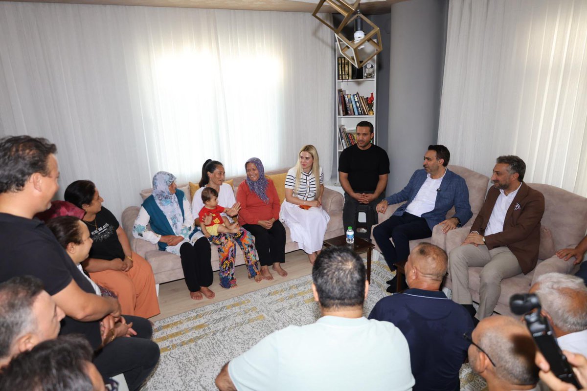 AdemAldemir33's tweet photo. 📍 Batıkent Mahallesi | Yenişehir 

✅ Üye Ziyareti

İl Yönetim Kurulu Üyelerimiz, Yenişehir İlçe Başkanımız Sayın Seyidhan Kartal ve Yenişehir İlçe Teşkilatımızla birlikte kıymetli üyemiz, Mahalle Başkanımız Sayın Muhammed Ali Duygulu ve ailesini hanesinde ziyaret ettik.

Ziyaretimizde Cumhurbaşkanımız Sayın Recep Tayyip Erdoğan'ın selam ve muhabbetlerini ileterek hasbihal ettik. Talep ve görüşlerini dinledik.

AK Parti olarak milletimizle gönül bağımızı güçlendirmeye, vatandaşlarımızın yanında olmaya ve her daim sahada olmaya devam edeceğiz.

#AKParti #Mersin #Yenişehir #ÜyeZiyareti #BizBüyükBirAileyiz
