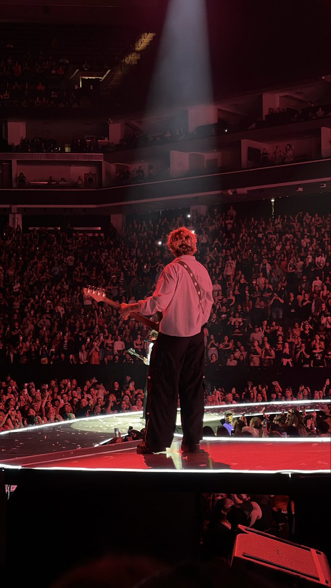 myloversos's tweet photo. always buy the last minute concert tickets🤩 #EASSacramento https://t.co/AFws3jMG7z