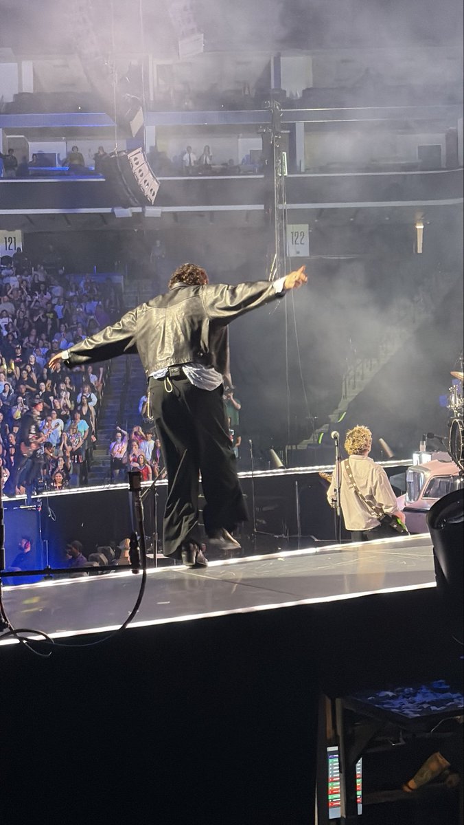 myloversos's tweet photo. always buy the last minute concert tickets🤩 #EASSacramento https://t.co/AFws3jMG7z