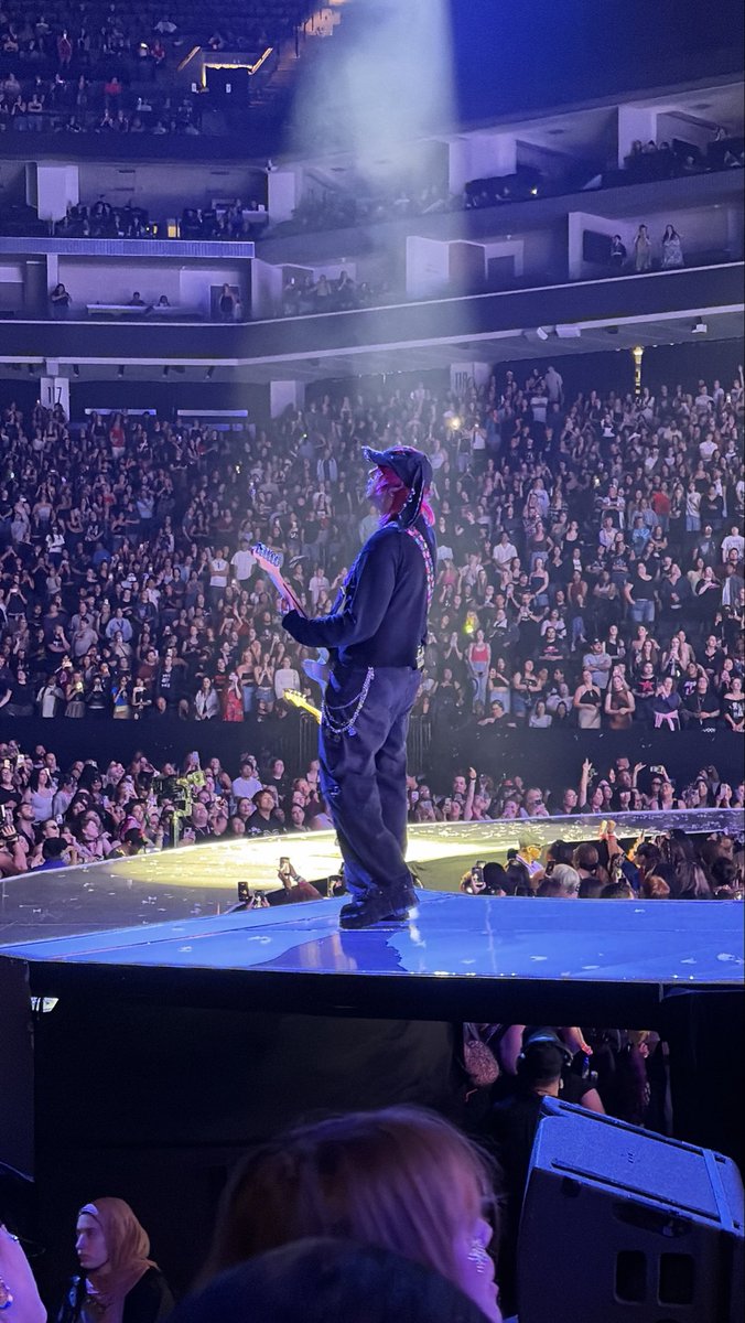 myloversos's tweet photo. always buy the last minute concert tickets🤩 #EASSacramento https://t.co/AFws3jMG7z