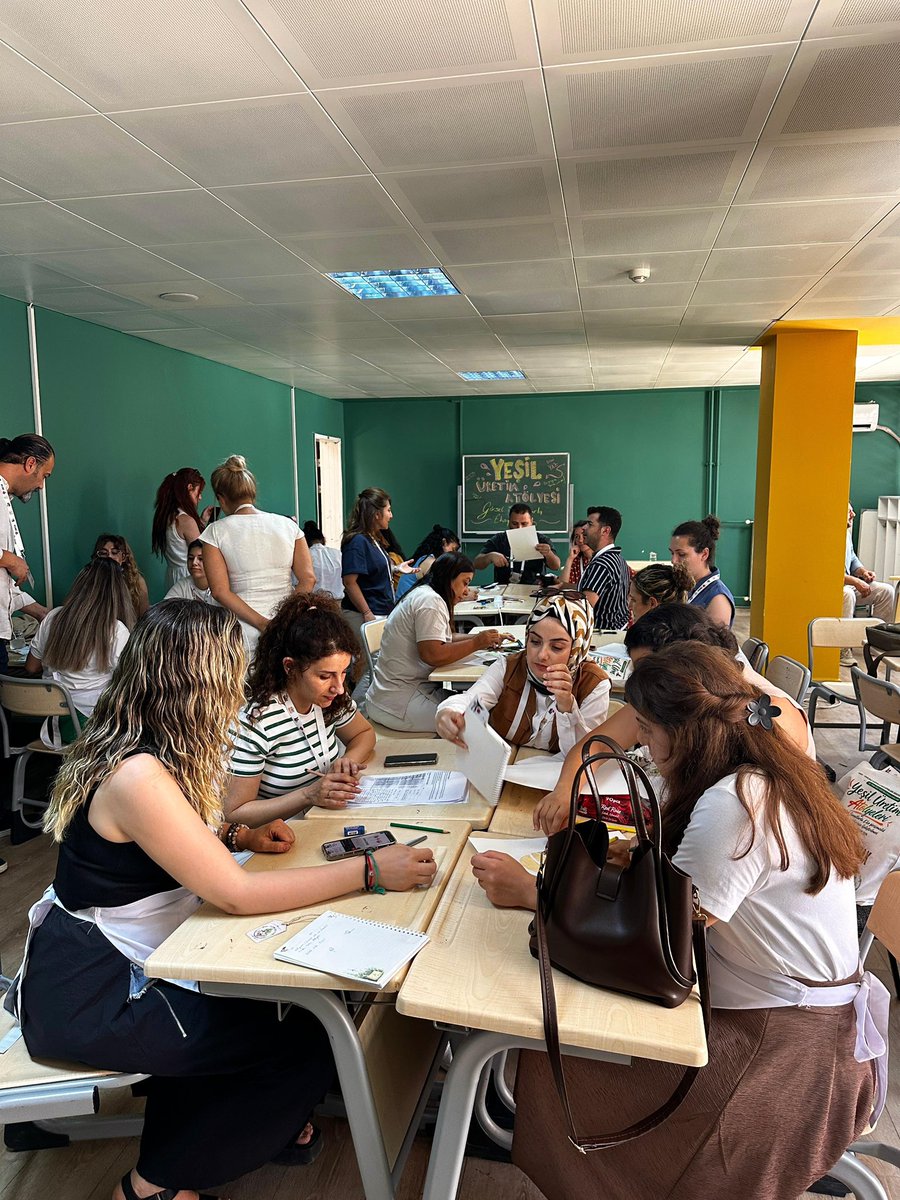 ANTAKYAMEM's tweet photo. Bilim ve Sanat Merkezimizin yürütücülüğünde hayata geçirilen TÜBİTAK 4005 Projesi “Yeşil Üretim Atölyeleri” başarıyla tamamlandı. Türkiye’de görsel sanatlar, Antakya’da ise bu alandaki ilk TÜBİTAK 4005 projesi olma özelliğini taşıyor.

@AhmetTecimen 
@hataymem 
@tcmeb https://t.co/pGWoLGf8Ap