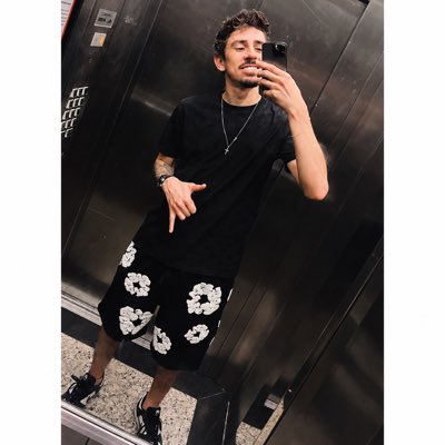 Vitorug_o's tweet photo. #NovaFotoDePerfil https://t.co/TixpkHivXX