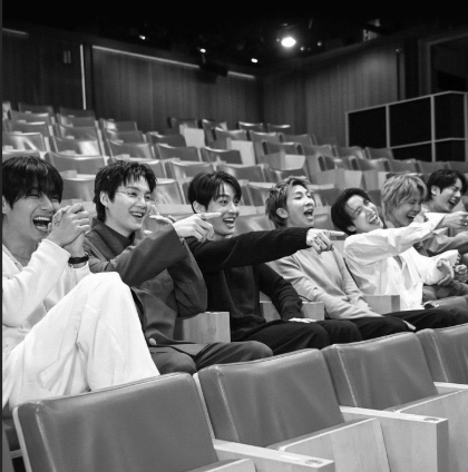haze_0708's tweet photo. Happy ARMY Day to armies all over the world 💜💜 https://t.co/QLNOxiiU19