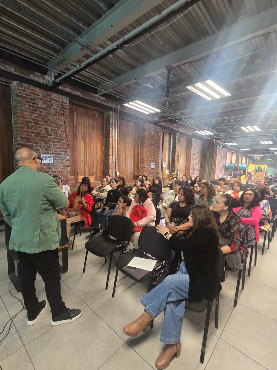 Plenilunias's tweet photo. La menopausia no tiene por qué vivirse con dudas ni en silencio.

🎙️ En este momento se lleva a cabo, en el @ElRuleOficial, la conferencia "La ruta del climaterio y la menopausia", impartida por el Dr. Carlos Ramírez Isarraraz, médico uroginecólogo.

💜 #Menopausia #Climaterio https://t.co/VaTmy4SXI5