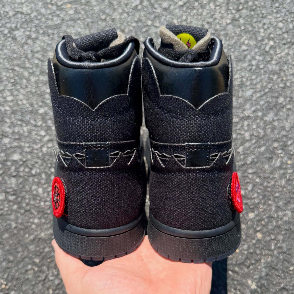 KicksFinder's tweet photo. IN HAND LOOK: J Balvin x Air Jordan 1 High OG "Colores Y Vibras" F&amp;F 🖤
(Limited to 100 pairs)

📸 IG: heat.forya.feet https://t.co/bhoseIo3Do