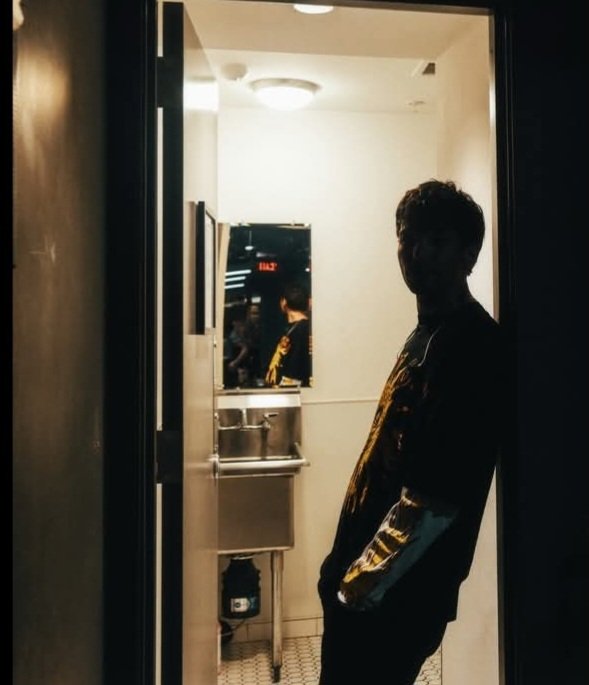 vs19671's tweet photo. Louis Tomlinson How Did We Get Here?  
Madison Square Garden, New York City, tonight it's your turn!
✗✗ ⃤  
︶  
#LouisTomlinson #HDWGHNewYork #HDWGHMSG https://t.co/FtkU8OMFZQ