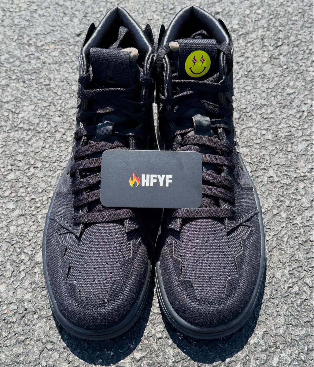 KicksFinder's tweet photo. IN HAND LOOK: J Balvin x Air Jordan 1 High OG "Colores Y Vibras" F&amp;F 🖤
(Limited to 100 pairs)

📸 IG: heat.forya.feet https://t.co/bhoseIo3Do