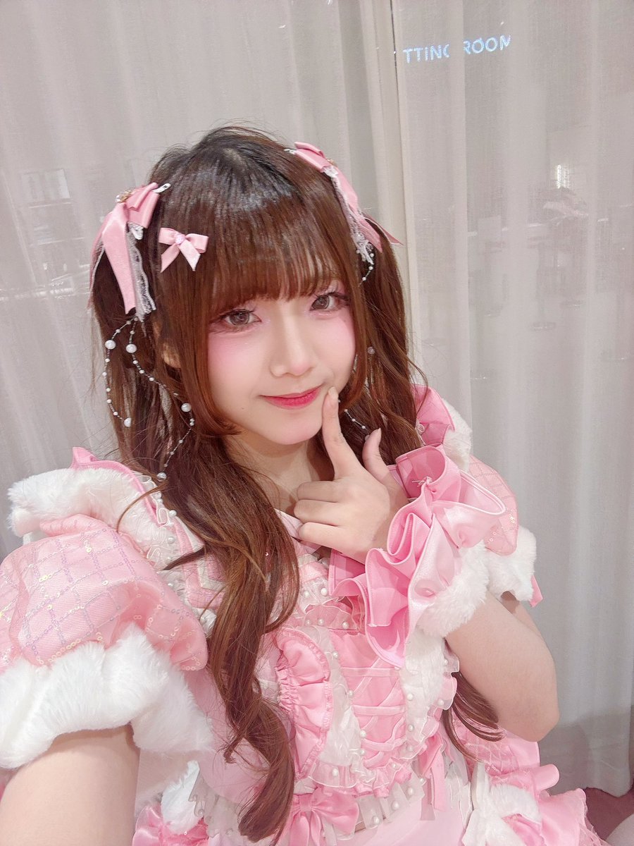 moya_dream0n's tweet photo. Pop cycle💗✨ขอบคุณสำหรับกำลังใจในวันนี้นะคะ เป็นครั้งแรกที่ได้เข้ารายการกระจกใสแบบตู้ปลา ชอบนะ! เวลาที่มองไปแล้วเห็นทุกคนน่ะ! รัก ๆ ๆ ๆ รีบนอนได้แล้วจ้ะ เข้ามาจะได้สดใส✨ฝันดีล่วงหน้านะคะ รักจ้ะ! #Moyadream0n #Popcycle #idol https://t.co/Sbxijjjzjn