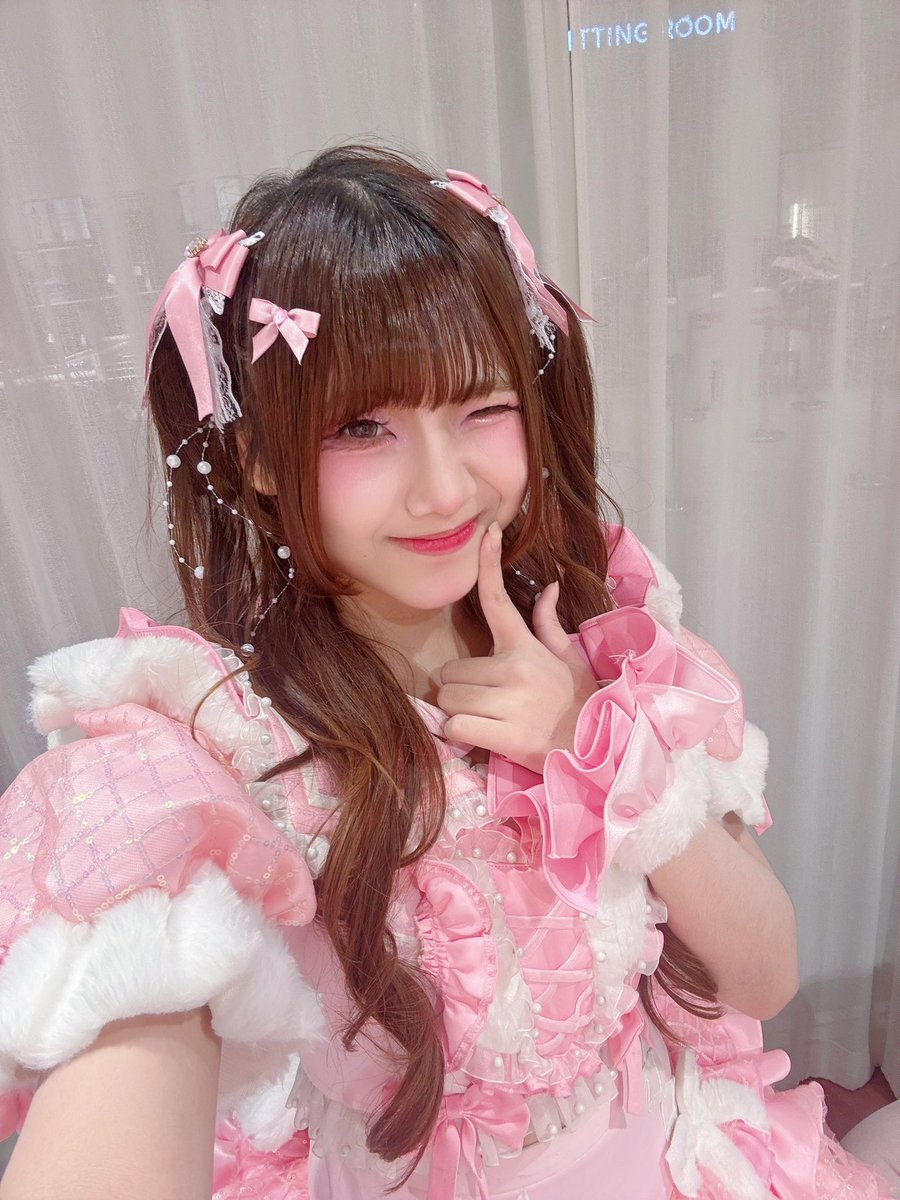 moya_dream0n's tweet photo. Pop cycle💗✨ขอบคุณสำหรับกำลังใจในวันนี้นะคะ เป็นครั้งแรกที่ได้เข้ารายการกระจกใสแบบตู้ปลา ชอบนะ! เวลาที่มองไปแล้วเห็นทุกคนน่ะ! รัก ๆ ๆ ๆ รีบนอนได้แล้วจ้ะ เข้ามาจะได้สดใส✨ฝันดีล่วงหน้านะคะ รักจ้ะ! #Moyadream0n #Popcycle #idol https://t.co/Sbxijjjzjn
