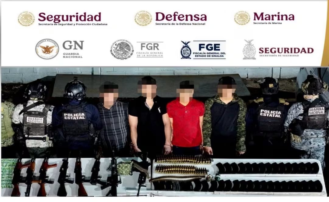 submundodocrime's tweet photo. Autoridades de Sinaloa prenderam 4 sicários e apreenderam 8 fuzis durante uma ação no condomínio Paralela, em Culiacán, capital do estado.

Há rumores que El Texas, importante narco ligado aos Chapitos, teria sido morto no confronto.

Vamos aguardar a confirmação. https://t.co/rzr5qZ1sfO