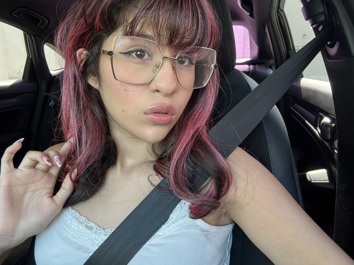 letters4won's tweet photo. car yay! ♡ #ENSD #EngeneSelcaDay https://t.co/VF0K1Mv2ob
