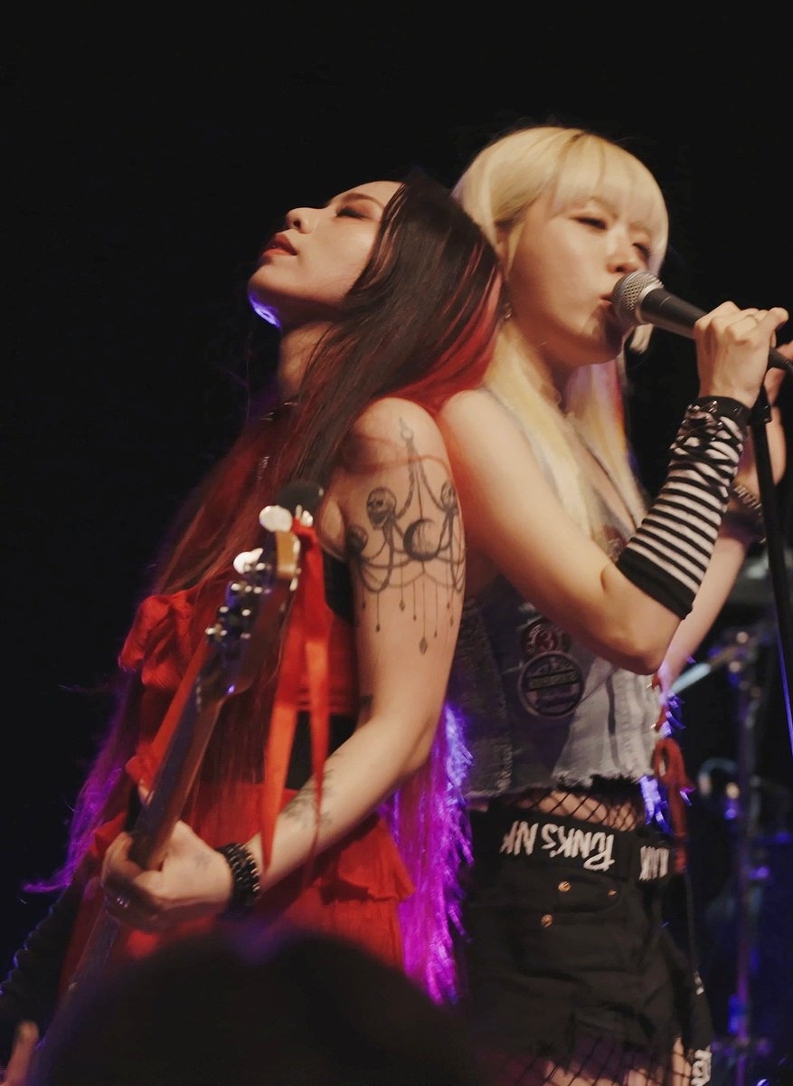 Rolling_Quartz's tweet photo. Rolling Quartz 롤링쿼츠 3rd EU Tour Episode 5 https://t.co/4TuaoqbUrj @ Cafe De La Danse, Paris, France  / April 17th 2026 

We were so happy to meet our Paris, France Diadem. Au revoir. mes Diadems! 고맙습니다. 프랑스 다이아뎀 여러분들 또 만나요 ^^ https://t.co/40ShasLNfd