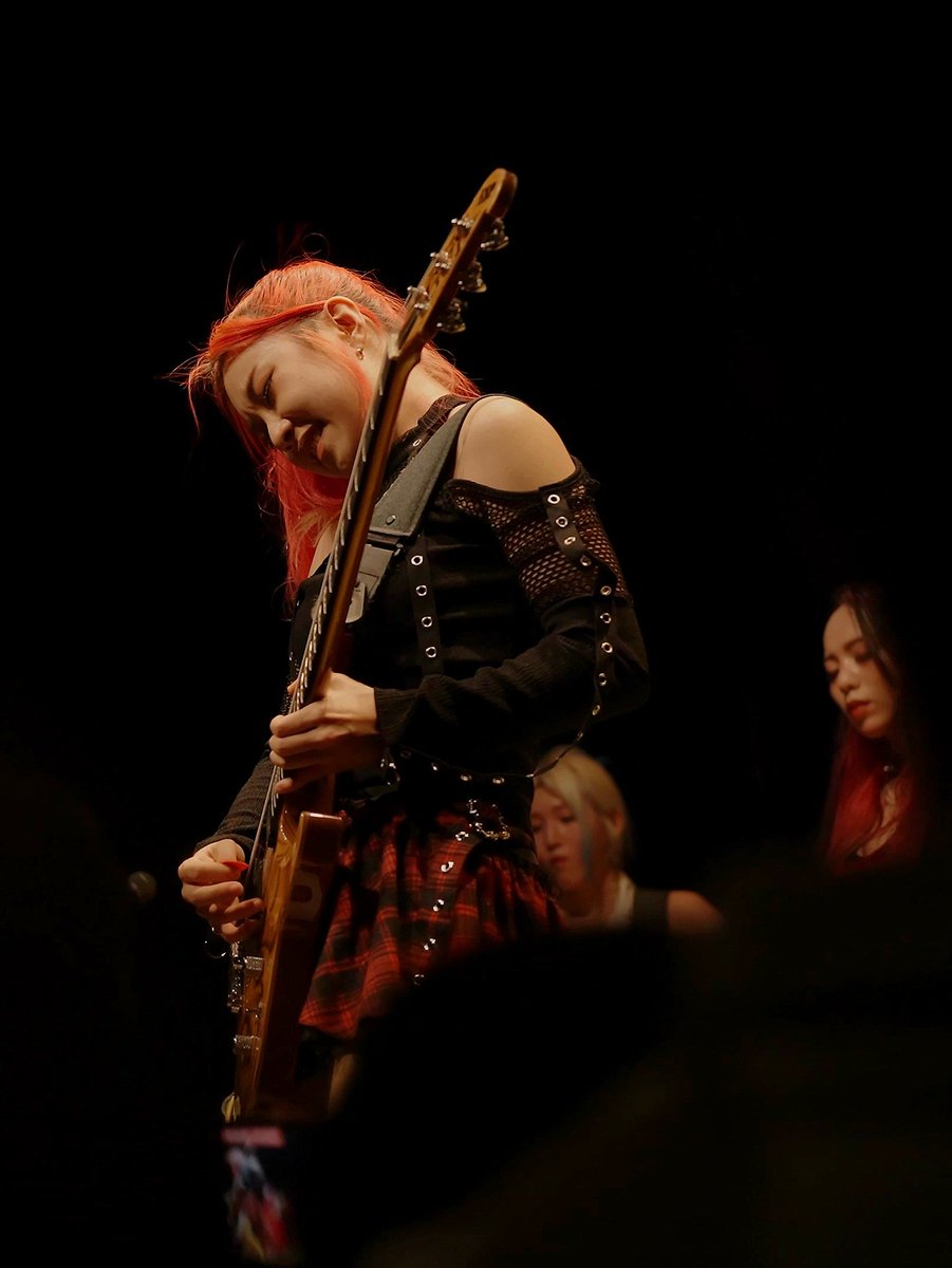Rolling_Quartz's tweet photo. Rolling Quartz 롤링쿼츠 3rd EU Tour Episode 5 https://t.co/4TuaoqbUrj @ Cafe De La Danse, Paris, France  / April 17th 2026 

We were so happy to meet our Paris, France Diadem. Au revoir. mes Diadems! 고맙습니다. 프랑스 다이아뎀 여러분들 또 만나요 ^^ https://t.co/40ShasLNfd