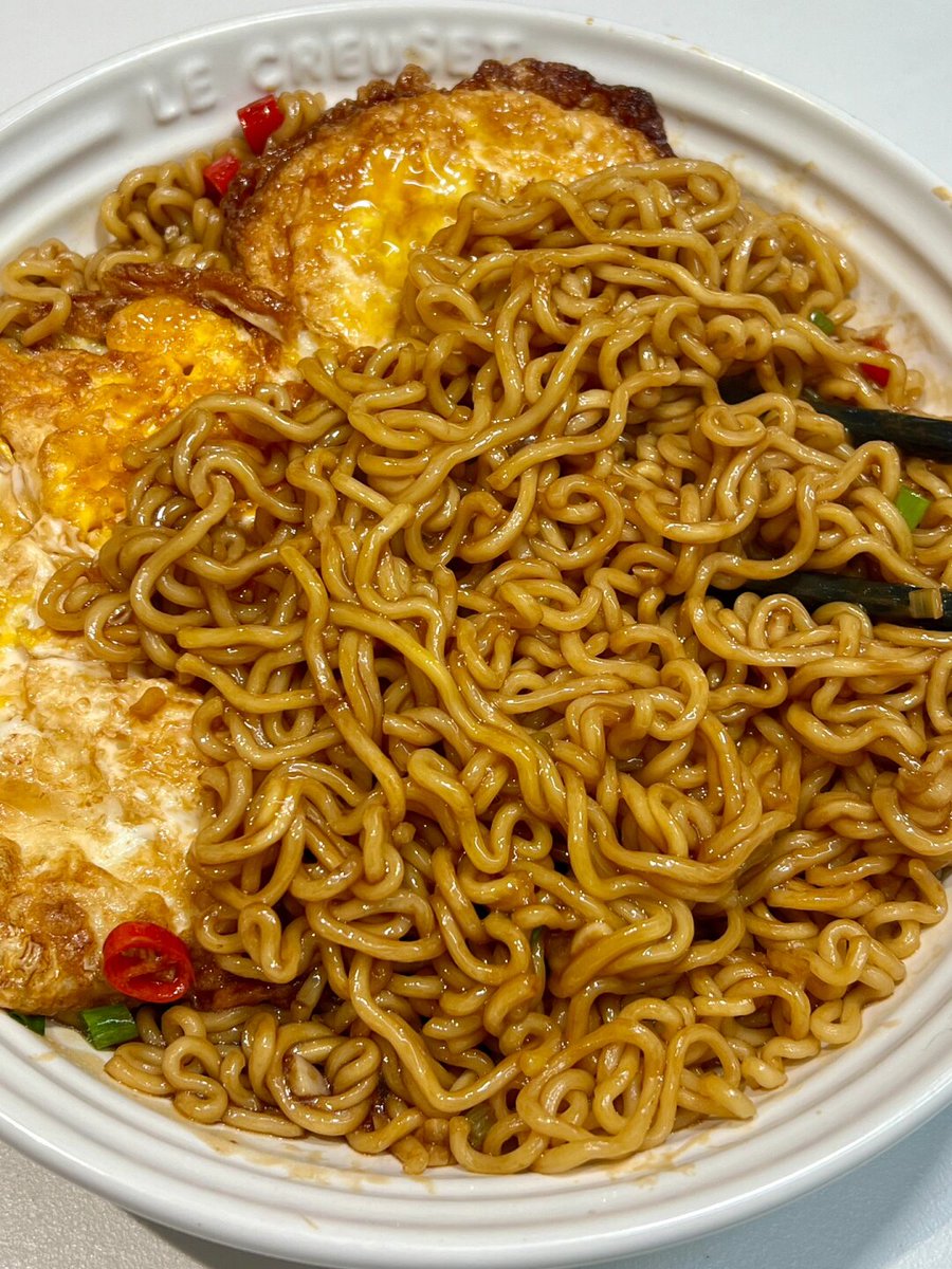 Idekuh's tweet photo. Just made instant noodles for my girl and she stole the last egg from the bowl  Well guess I’ll share my chopsticks then. https://t.co/HSRrQ3yHAy