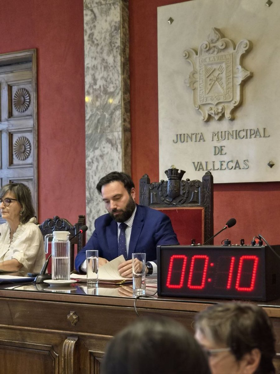 AngelNinoQ's tweet photo. Tarde de Plenos en #PuenteVallecas.

Dos sesiones para hacer balance del trabajo realizado, debatir las propuestas de los grupos municipales y seguir impulsando iniciativas que mejoren la calidad de vida de nuestros vecinos. https://t.co/57fQimzz1W