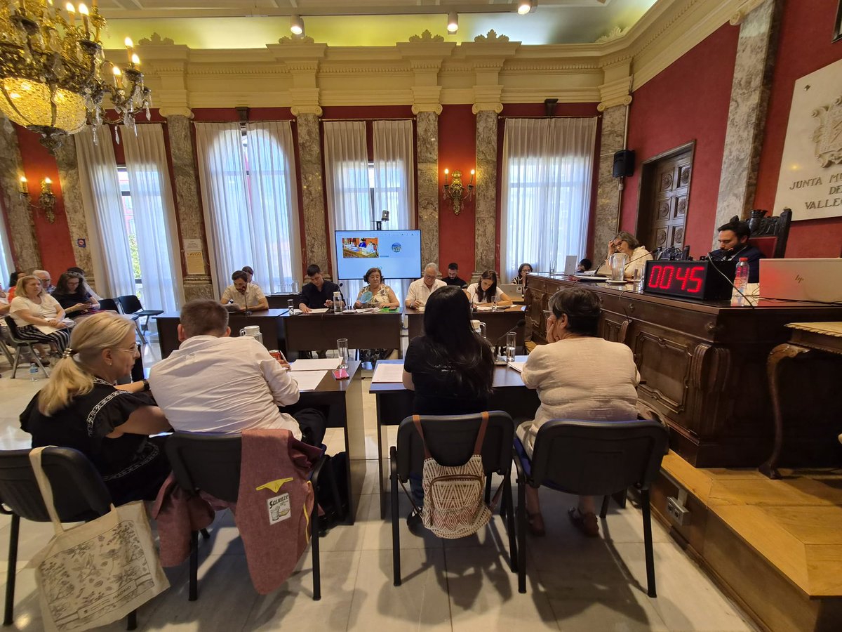 AngelNinoQ's tweet photo. Tarde de Plenos en #PuenteVallecas.

Dos sesiones para hacer balance del trabajo realizado, debatir las propuestas de los grupos municipales y seguir impulsando iniciativas que mejoren la calidad de vida de nuestros vecinos. https://t.co/57fQimzz1W