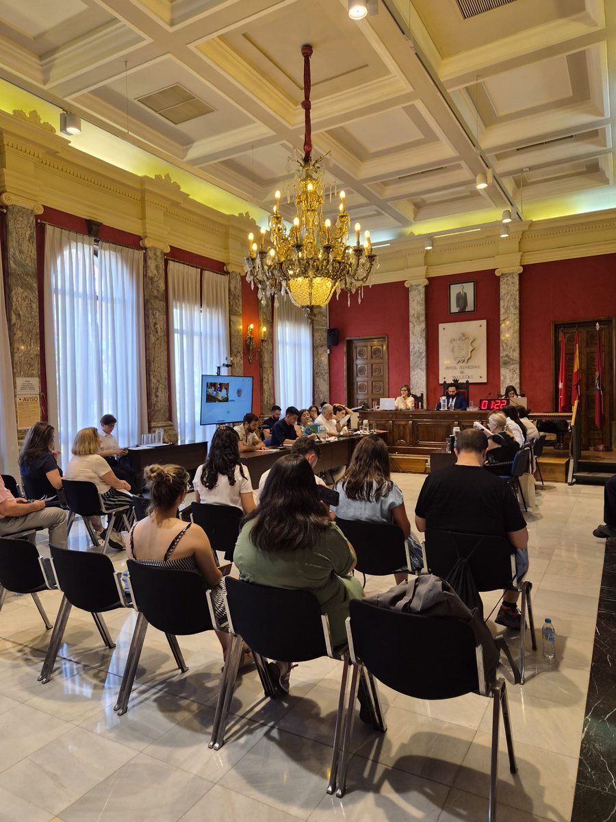 AngelNinoQ's tweet photo. Tarde de Plenos en #PuenteVallecas.

Dos sesiones para hacer balance del trabajo realizado, debatir las propuestas de los grupos municipales y seguir impulsando iniciativas que mejoren la calidad de vida de nuestros vecinos. https://t.co/57fQimzz1W