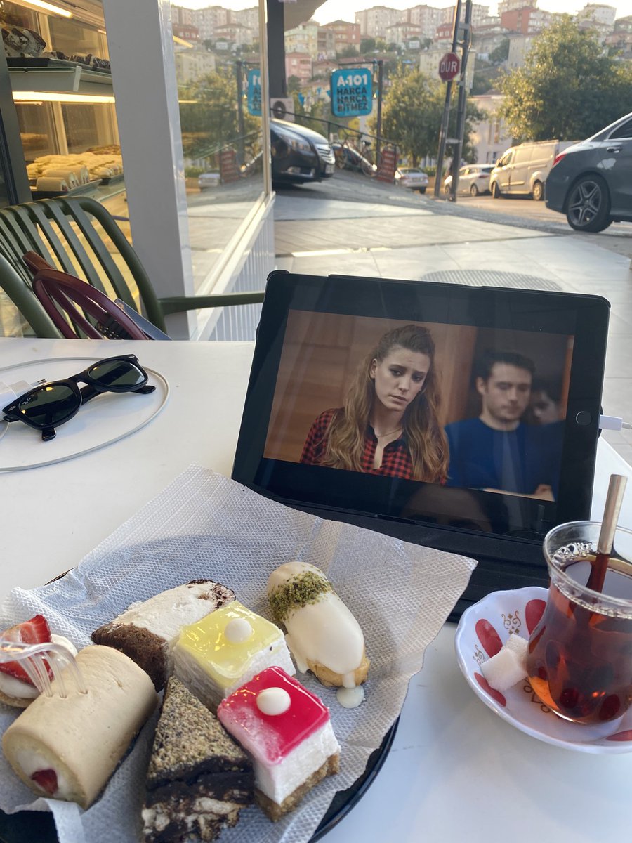 aysegullderste's tweet photo. işe gittim😡
dragosa zorla ksyıt yaptırdım 😡
ofisten en son ben çıktım😡
fav pastanemde medcezir izliuprum😋🎀🤩💗❤️🧁🍮 https://t.co/3DLXGPQQ2Y