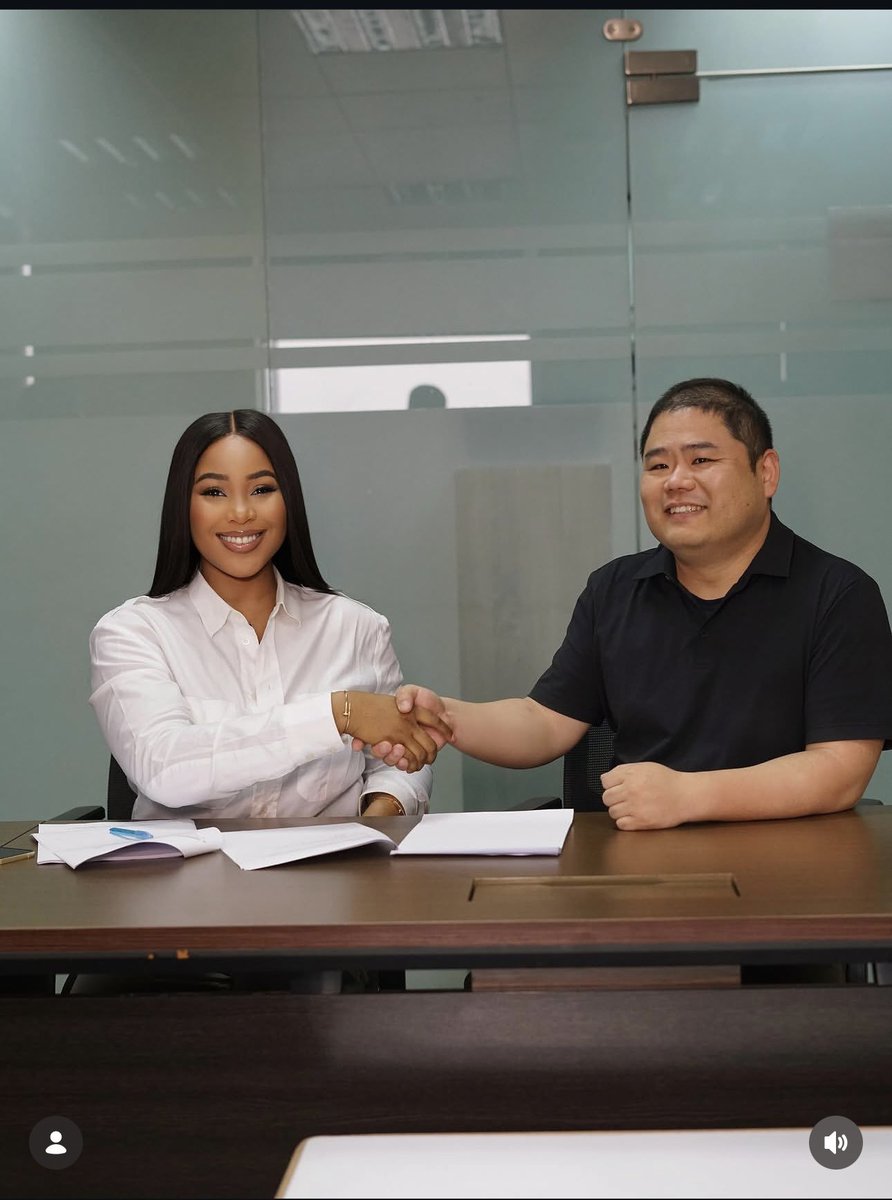 Mildr_ed's tweet photo. Ambassador to Samsung Nigeria🤍
@EricaNlewedim congratulations to the best to ever do it! I celebrate you now and always 🤍🩷! Truly Queen of the Galaxy ☺️
ERICA X SAMSUNG 
#ericanlewedimxSamsung https://t.co/YNTjhNL77m