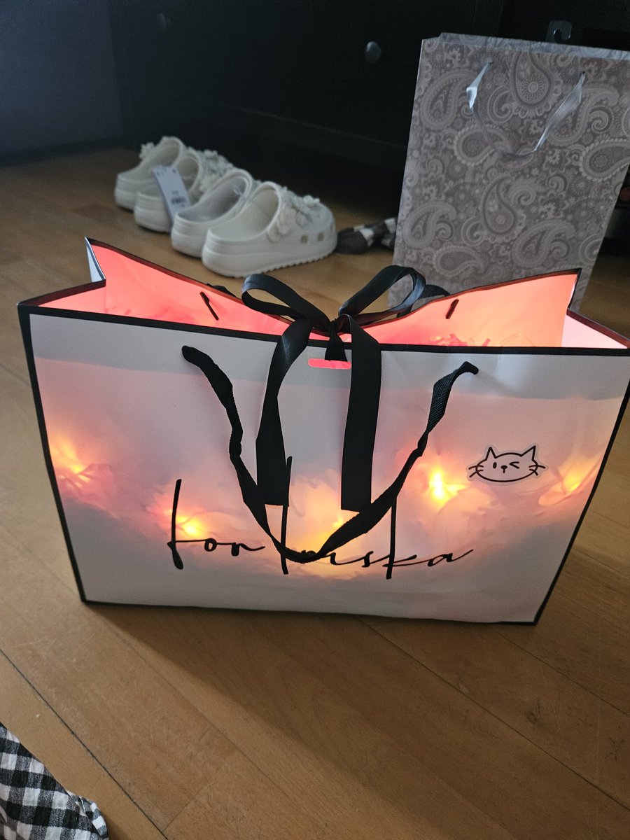 leemoonveil's tweet photo. кому-то повезёт 🤫🤫 https://t.co/VCaOEgqesR