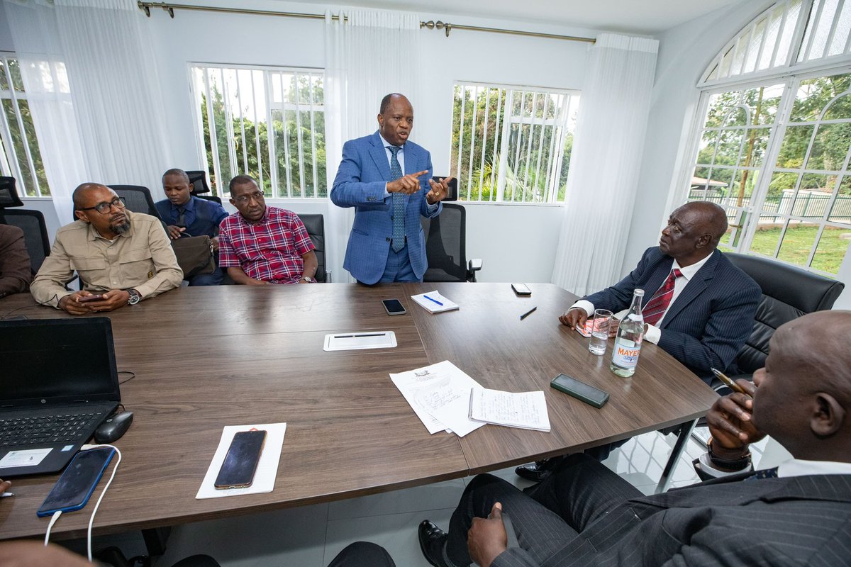 DrOburu_O's tweet photo. This afternoon,  I held a highly productive meeting with Tana River local leaders delegation, led by the Governor of Tana River County, Major (Rtd) Dr. Dhadho Gaddae Godhana.

​Together, we mapped out a successful strategy aimed at stabilizing and strengthening the party within the county. The leaders also engaged in deep discussions regarding the pressing issues affecting the people of Tana River, culminating in a robust solutions framework to address these challenges effectively.