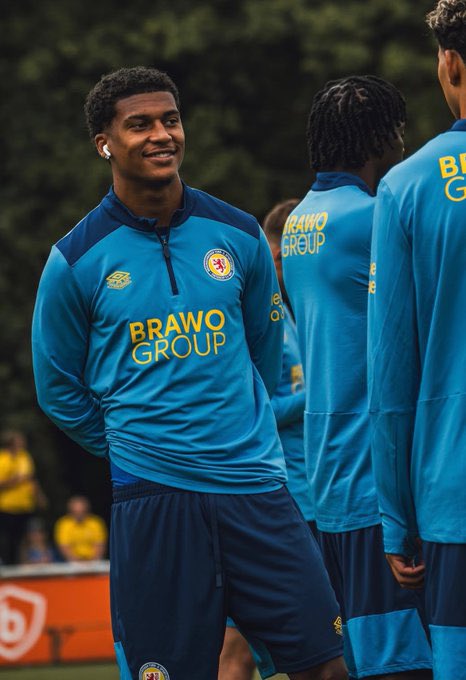 LEquipe237's tweet photo. 🔵 OFFICIEL | Arlet Junior Zé rejoint l’Allemagne ! 🇨🇲✍️🇩🇪 #lequipe237

Le jeune talent offensif Arlet Junior Zé, âgé de 20 ans, s’engage officiellement avec l’Eintracht Braunschweig, pensionnaire de 2. Bundesliga.

Le joueur d’origine camerounaise quitte le FC Bâle 1893 avec effet immédiat pour découvrir un nouveau championnat et poursuivre sa progression en Allemagne.

Actuellement en préparation estivale, Arlet Junior Zé travaille déjà à son intégration dans son nouvel environnement avec l’ambition de s’imposer rapidement sous ses nouvelles couleurs.

🇨🇲🦁 #Lequipe237