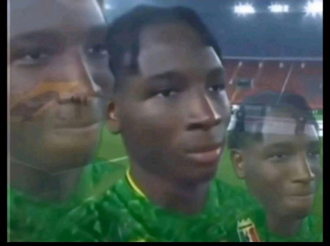 EfEzInO0's tweet photo. @hypetribeng Kelebu una dey shit on. He dey use am move crowd https://t.co/6p0RsGB4M7
