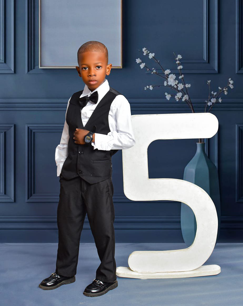 ajuwon_ramon's tweet photo. HAPPY BIG 5 FOLA❤️ https://t.co/yjAwhYDTqg