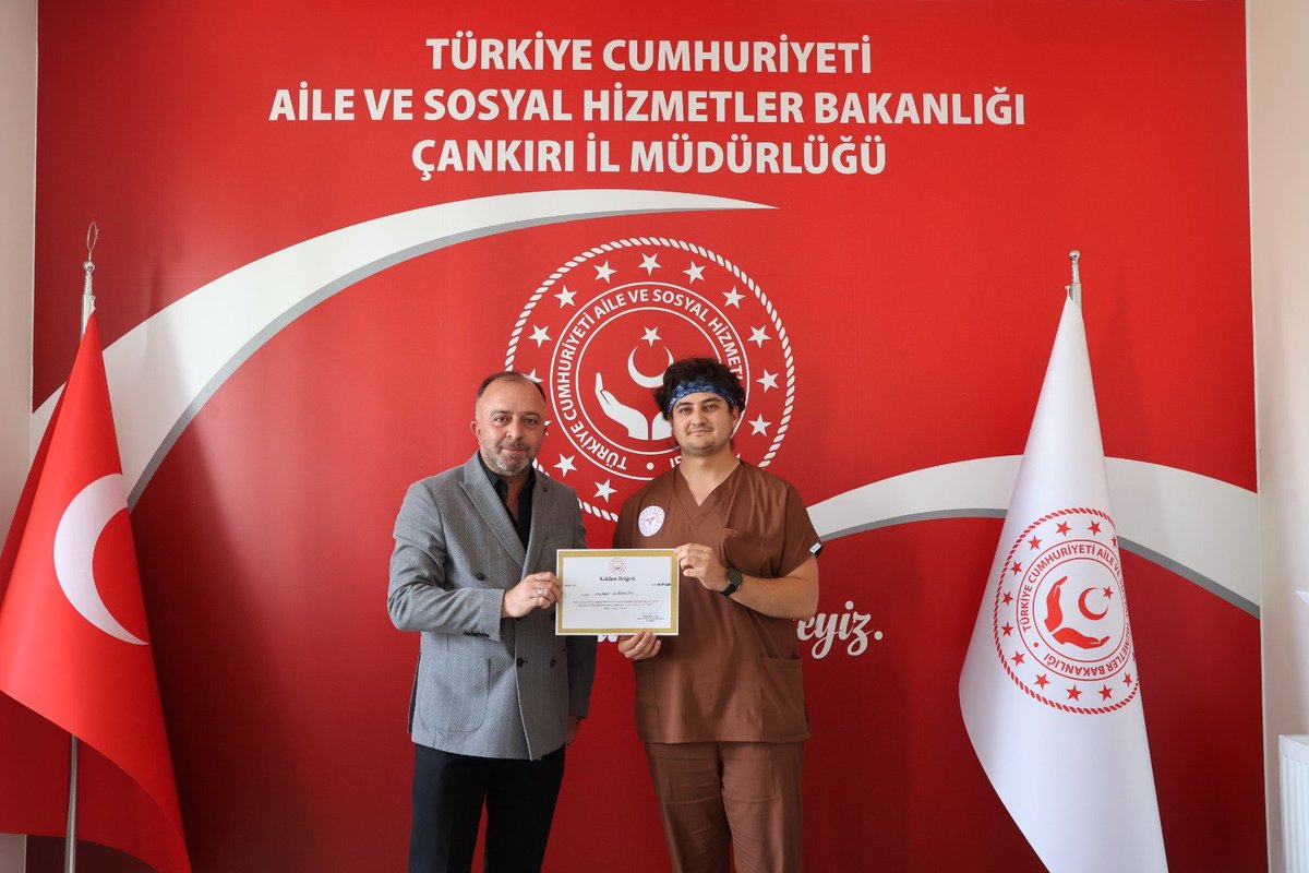 cankiriash's tweet photo. Afet ve acil durumlar sonrasında sunulan Psikososyal Destek (PSD) hizmetlerinin kalitesinin artırılması amacıyla, destek çözüm ortaklarımıza yönelik düzenlenen üç günlük Başlangıç Düzeyi Eğitimi, İl Müdürümüz Sn. Abdulhaluk LONGA tarafından katılım belgelerinin takdim edilmesiyle sona ermiştir.

Eğitime katkı sunan tüm destek çözüm ortaklarımıza teşekkür ederiz.