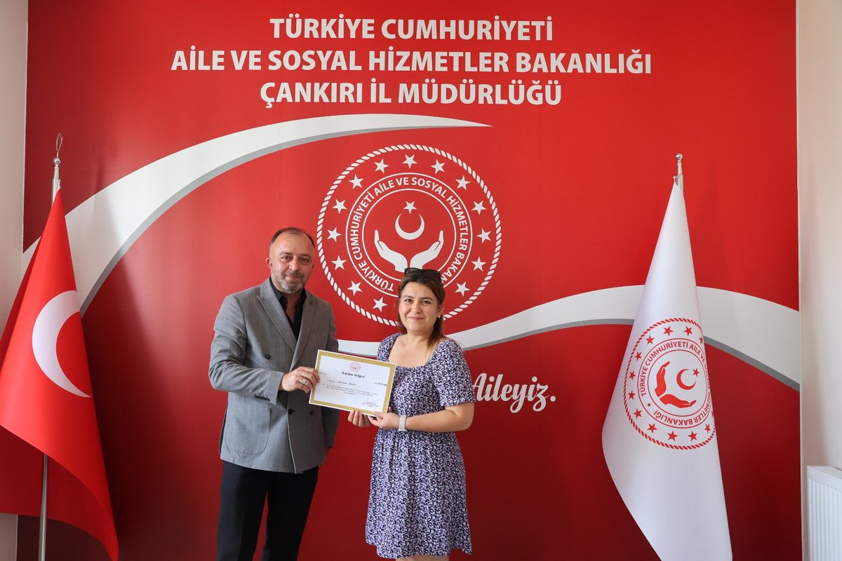 cankiriash's tweet photo. Afet ve acil durumlar sonrasında sunulan Psikososyal Destek (PSD) hizmetlerinin kalitesinin artırılması amacıyla, destek çözüm ortaklarımıza yönelik düzenlenen üç günlük Başlangıç Düzeyi Eğitimi, İl Müdürümüz Sn. Abdulhaluk LONGA tarafından katılım belgelerinin takdim edilmesiyle sona ermiştir.

Eğitime katkı sunan tüm destek çözüm ortaklarımıza teşekkür ederiz.