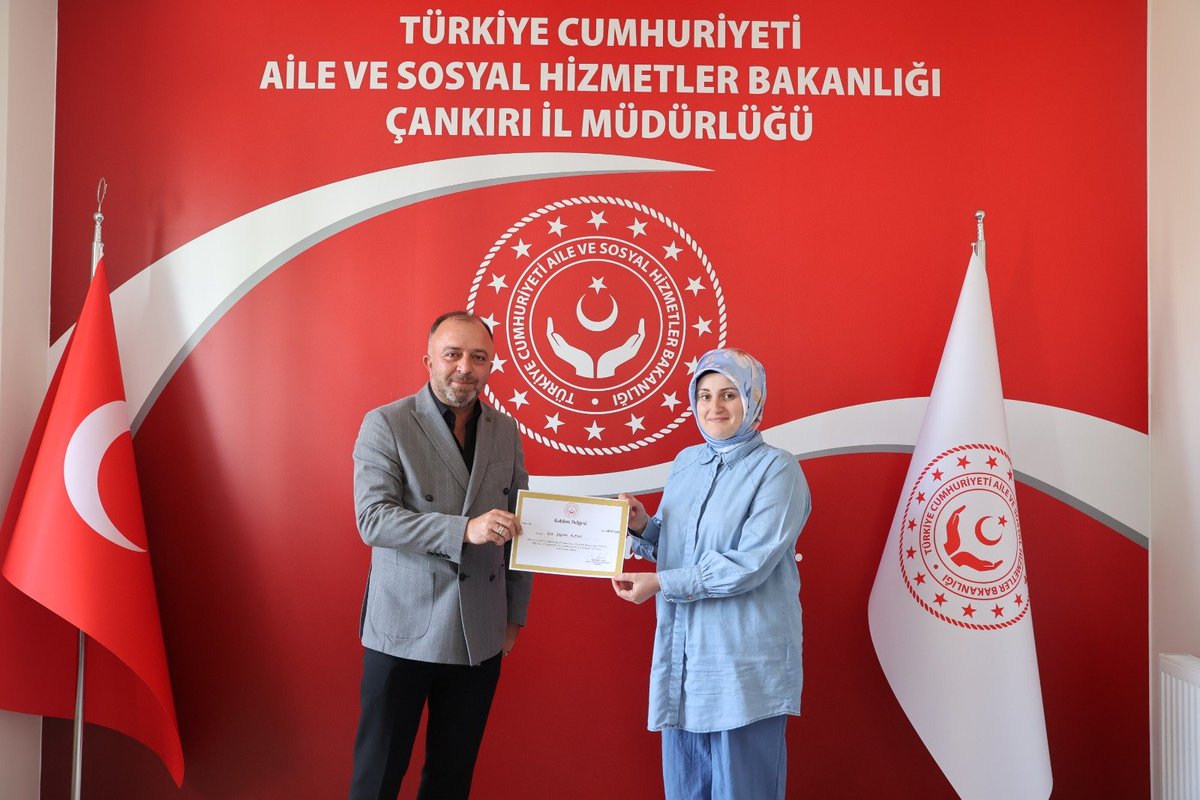 cankiriash's tweet photo. Afet ve acil durumlar sonrasında sunulan Psikososyal Destek (PSD) hizmetlerinin kalitesinin artırılması amacıyla, destek çözüm ortaklarımıza yönelik düzenlenen üç günlük Başlangıç Düzeyi Eğitimi, İl Müdürümüz Sn. Abdulhaluk LONGA tarafından katılım belgelerinin takdim edilmesiyle sona ermiştir.

Eğitime katkı sunan tüm destek çözüm ortaklarımıza teşekkür ederiz.